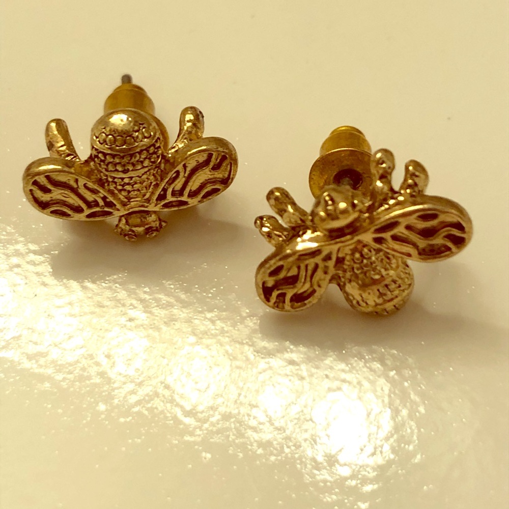 Gold bee studs